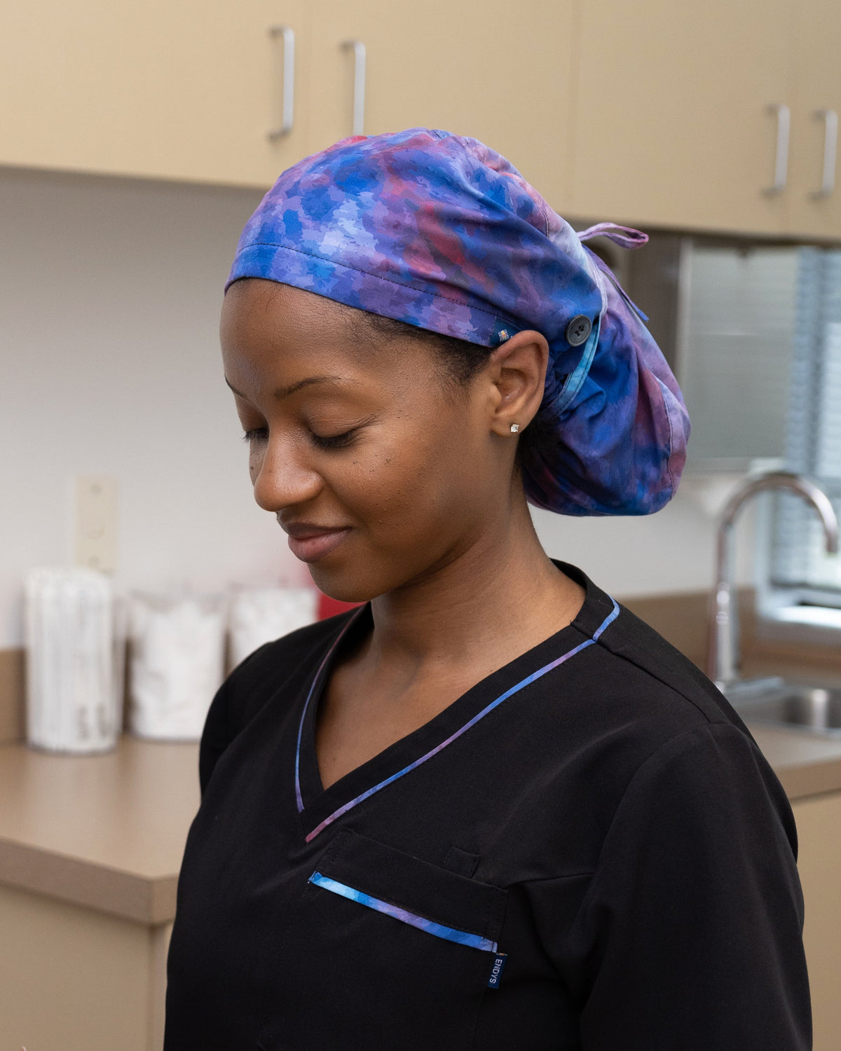 ENDYS Aurora bouffant scrub cap — satin-lined, elastic band, extra room for all hair types, subtle watercolor print